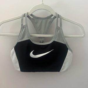 BARELY WORN Nike Sports Bra